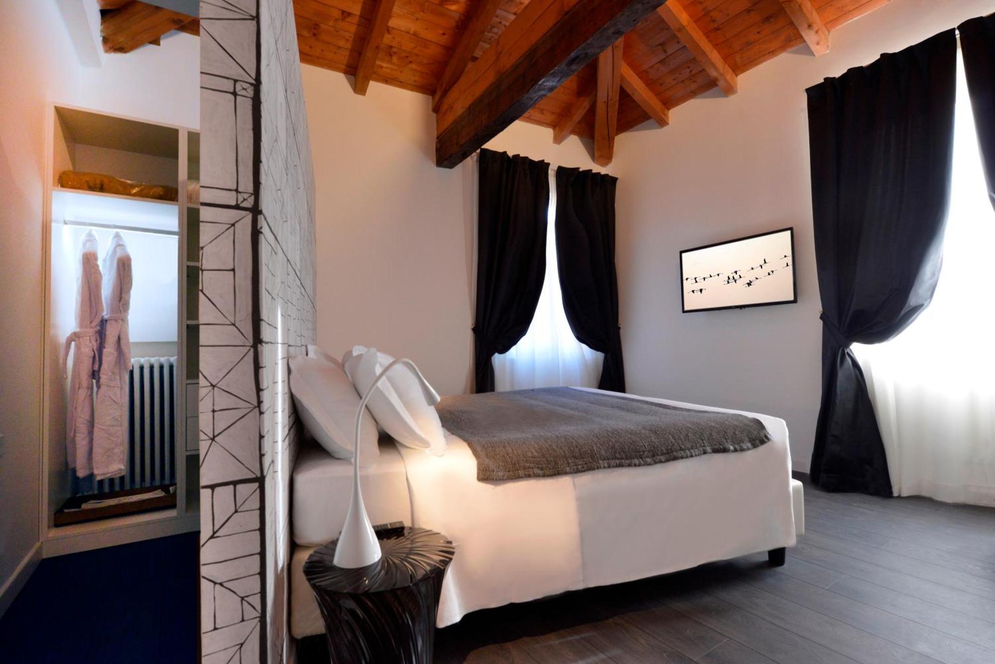 Phi Hotel Bologna Apartments Eksteriør bilde