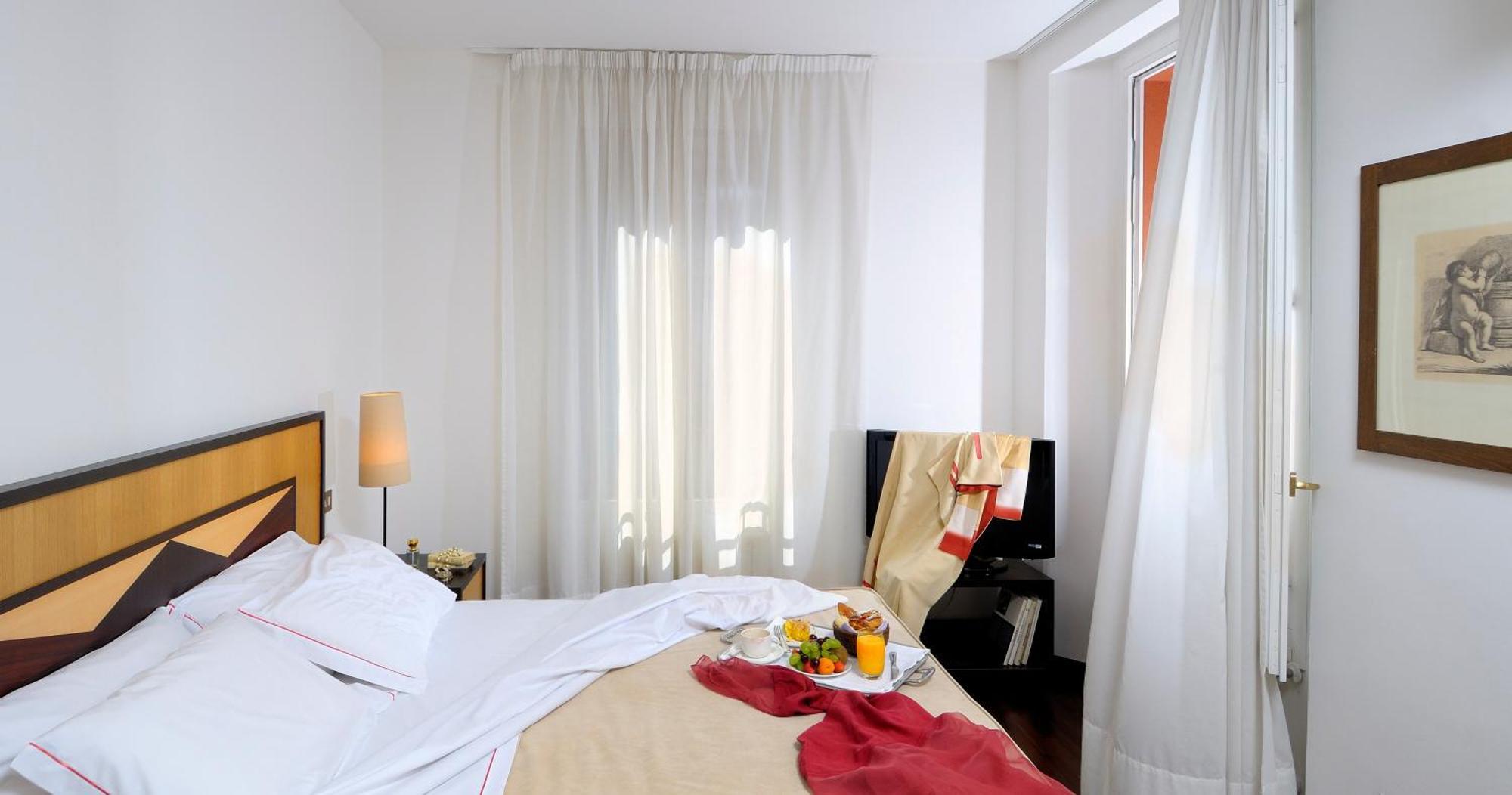 Phi Hotel Bologna Apartments Eksteriør bilde